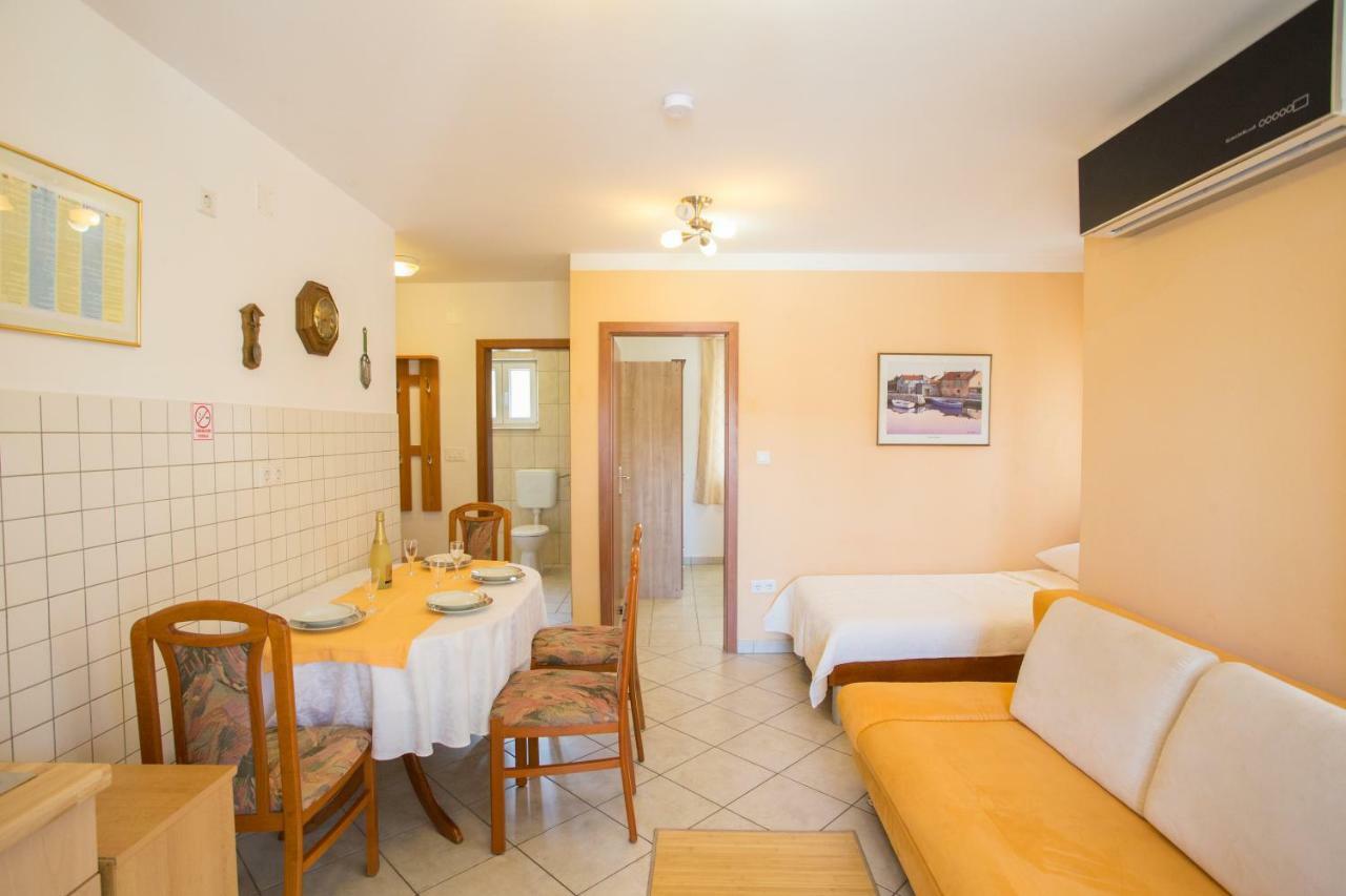 Apartment Smuljic Vrboska Luaran gambar