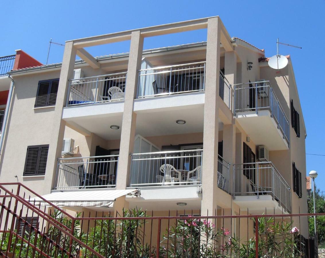 Apartment Smuljic Vrboska Luaran gambar
