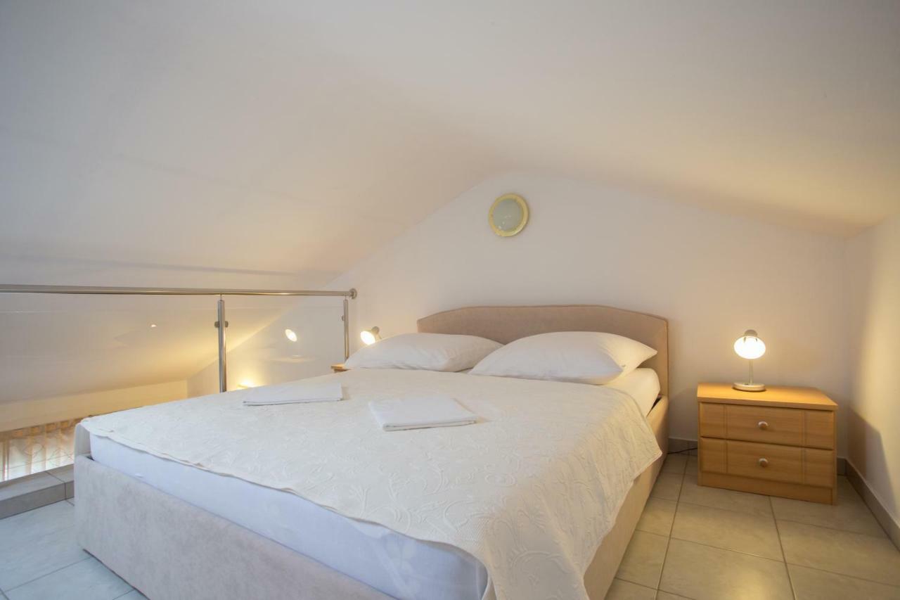 Apartment Smuljic Vrboska Luaran gambar
